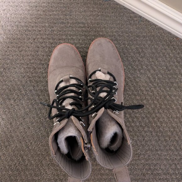 EUC Nine West Ivani Sherpa Combat Boots Size 6.5 Taupe Colour - Picture 5 of 7